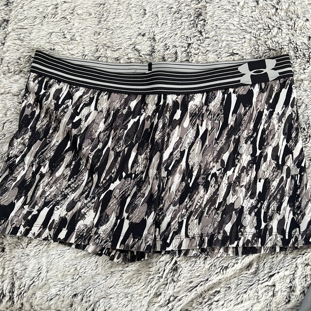 Under Armour spandex gym shorts Medium